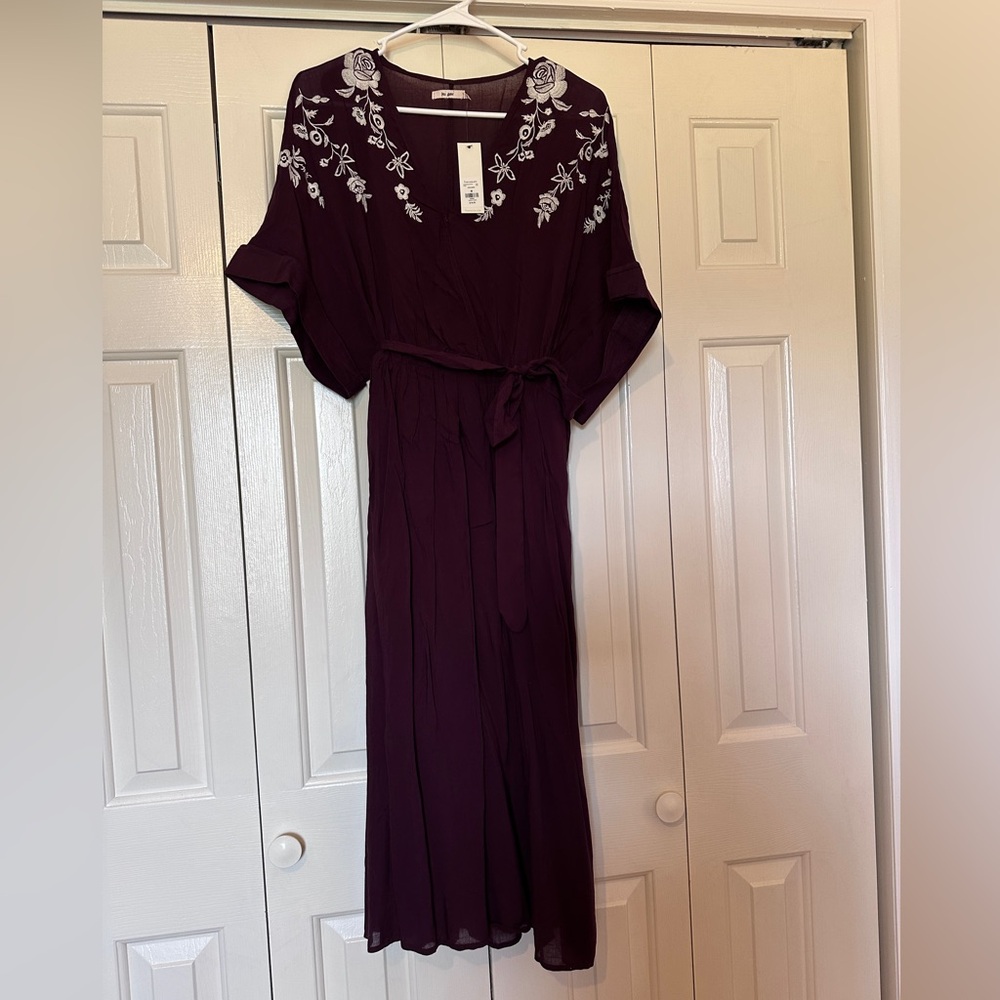 Francesca’s NWT Embroidered Midi Dress